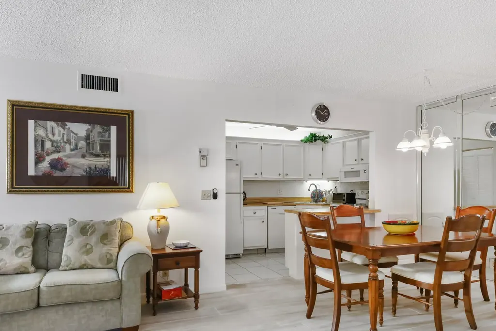 106 Lake Pine Circle Greenacres FL 33463