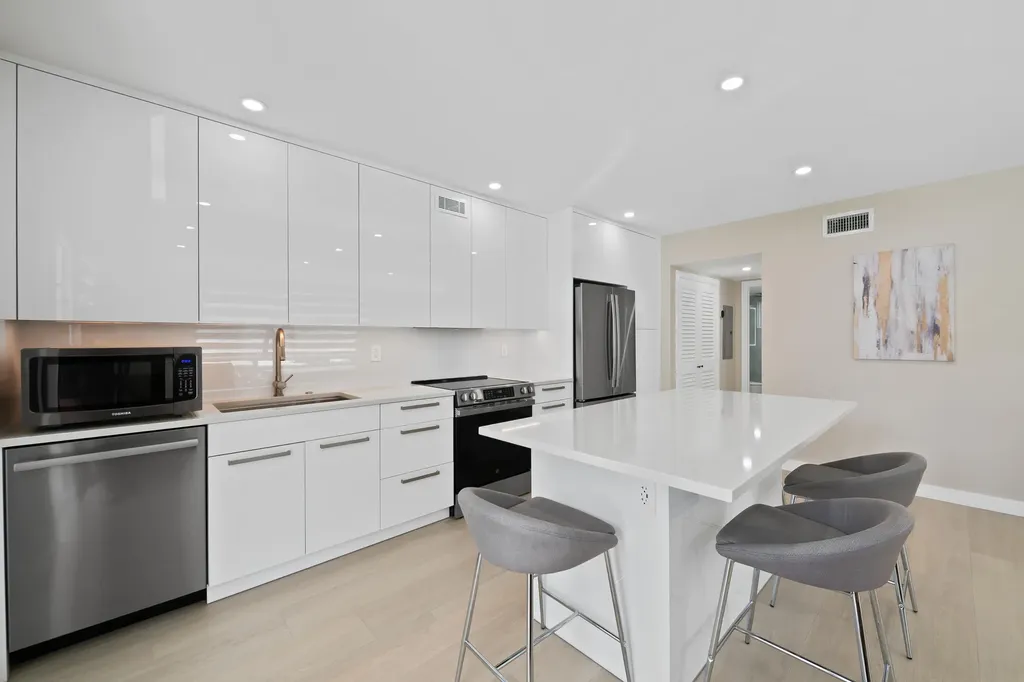915 Intracoastal Drive Fort Lauderdale FL 33304