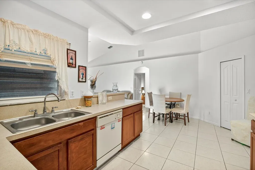 1058 SW Locke Avenue Port St Lucie FL 34953