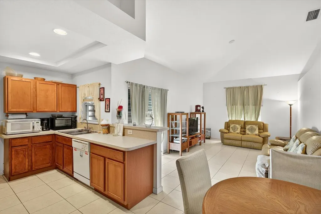 1058 SW Locke Avenue Port St Lucie FL 34953