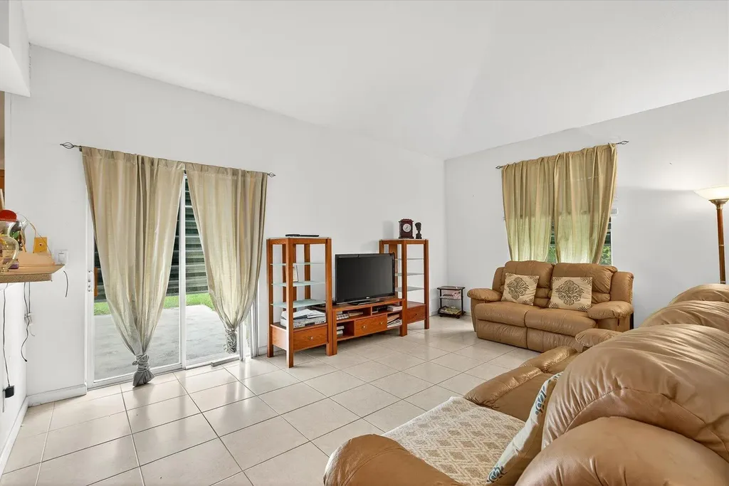 1058 SW Locke Avenue Port St Lucie FL 34953