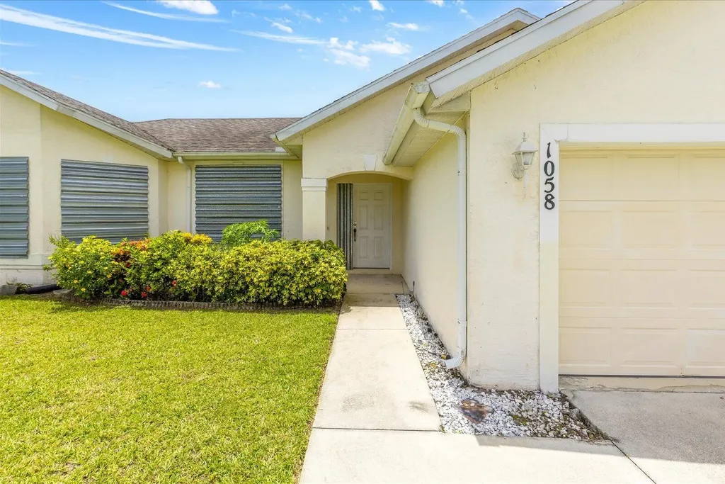 1058 SW Locke Avenue Port St Lucie FL 34953