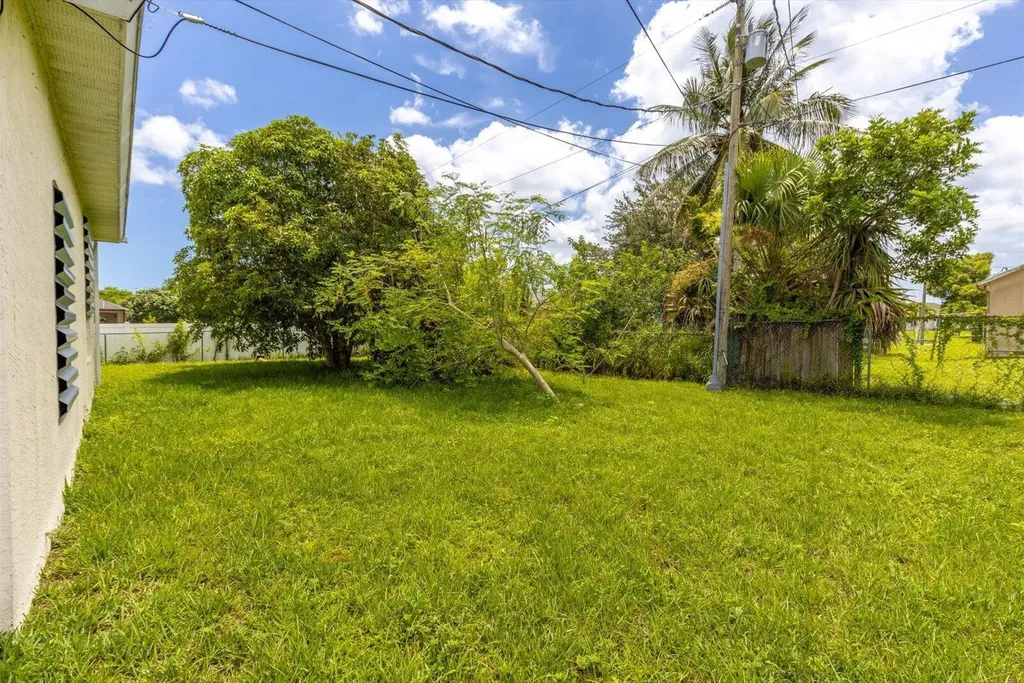 1058 SW Locke Avenue Port St Lucie FL 34953
