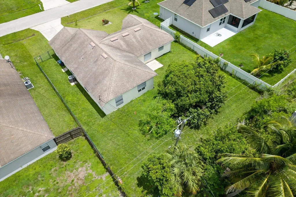1058 SW Locke Avenue Port St Lucie FL 34953