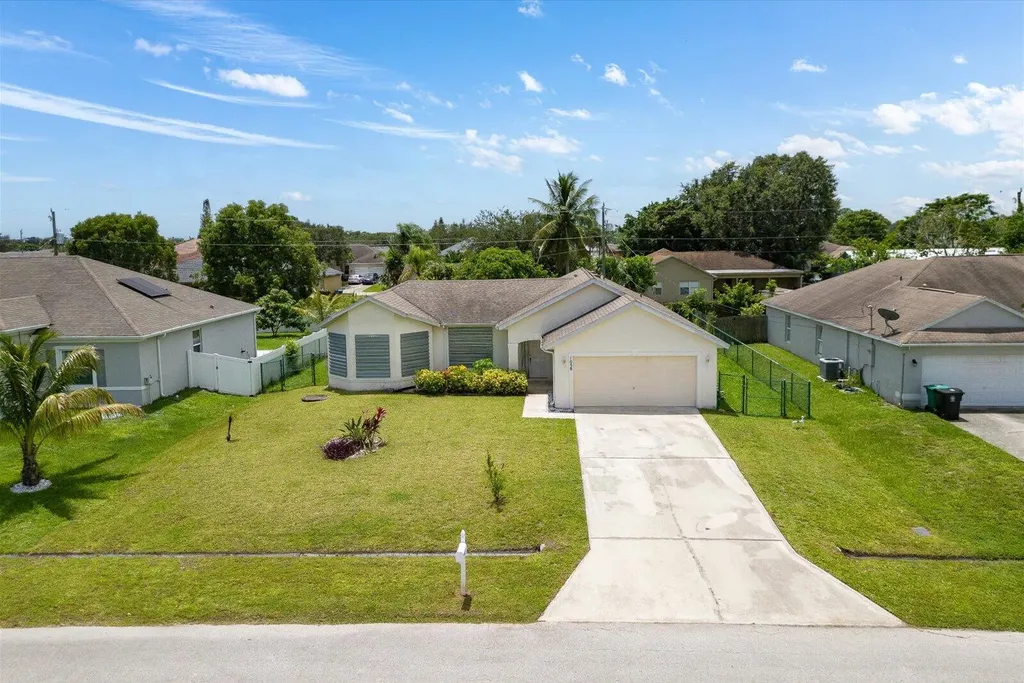 1058 SW Locke Avenue Port St Lucie FL 34953