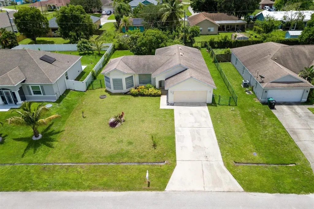 1058 SW Locke Avenue Port St Lucie FL 34953