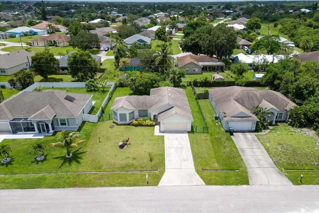 1058 SW Locke Avenue Port St Lucie FL 34953
