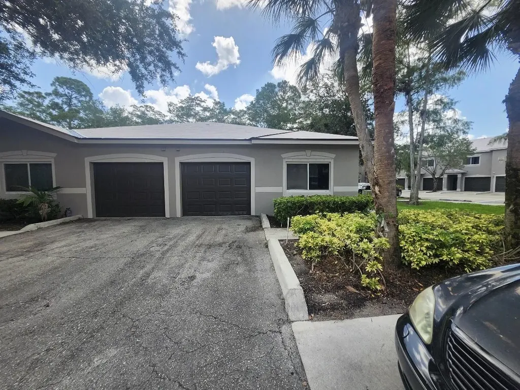 260 Crestwood Circle Royal Palm Beach FL 33411