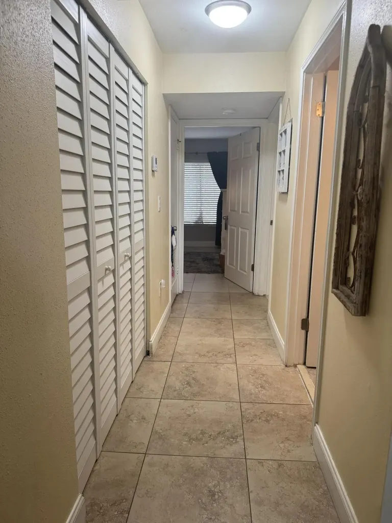 2662 NW 33rd Street Oakland Park FL 33309
