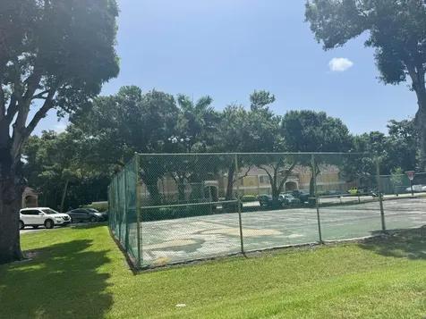 2662 NW 33rd Street Oakland Park FL 33309