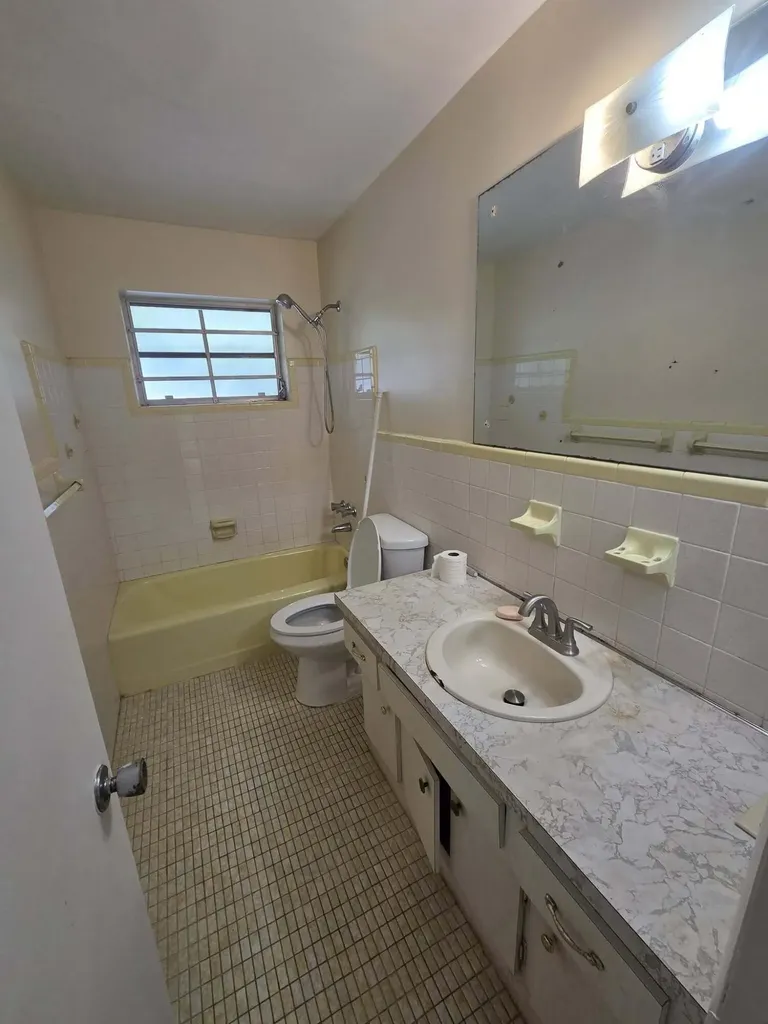 205 SE 7th Street Dania Beach FL 33004