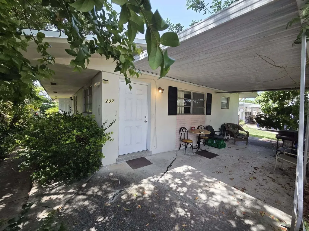 205 SE 7th Street Dania Beach FL 33004