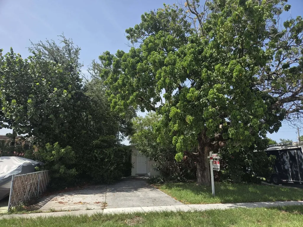 207 SE 7th Street Dania Beach FL 33004