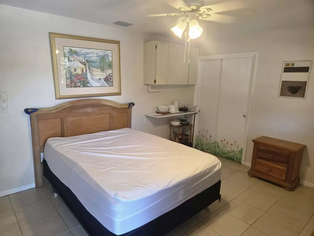207 SE 7th Street Dania Beach FL 33004