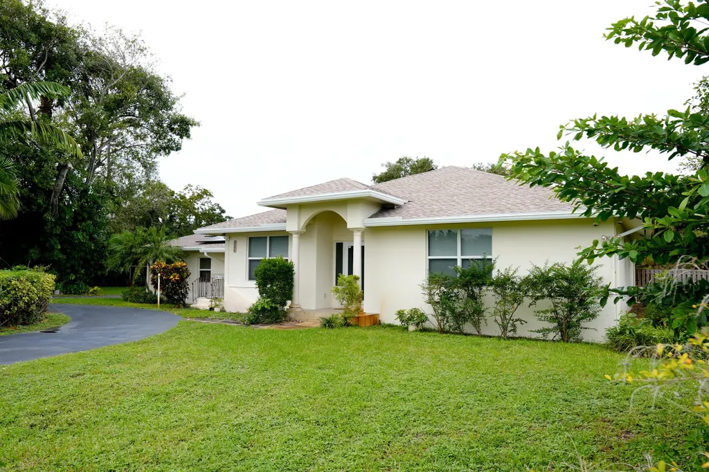 821 SW 13th Court Pompano Beach FL 33060