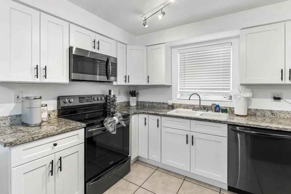 2191 Thomasson Drive Naples FL 34112