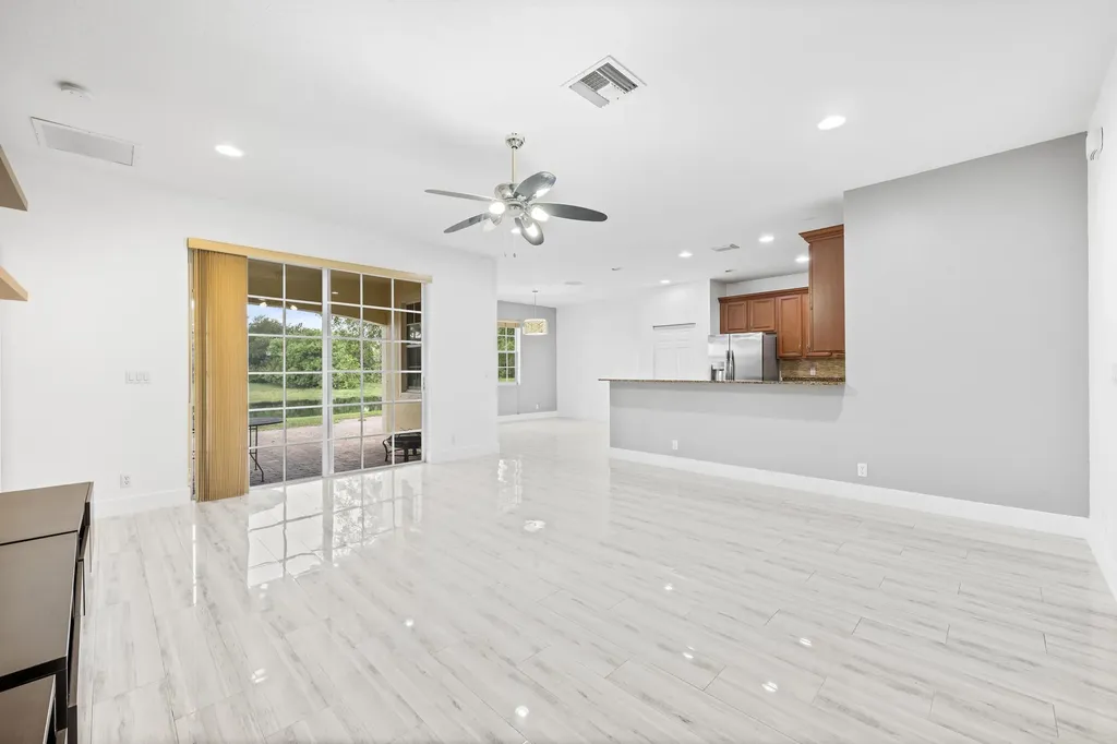 6752 Osage Circle Greenacres FL 33413