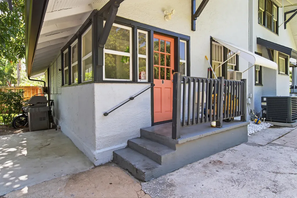515 46th Street West Palm Beach FL 33407