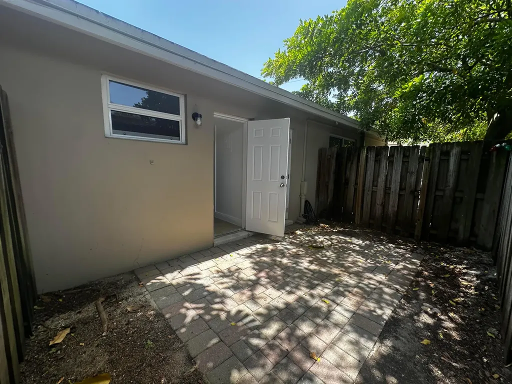 2000 NE 17th Street Fort Lauderdale FL 33305