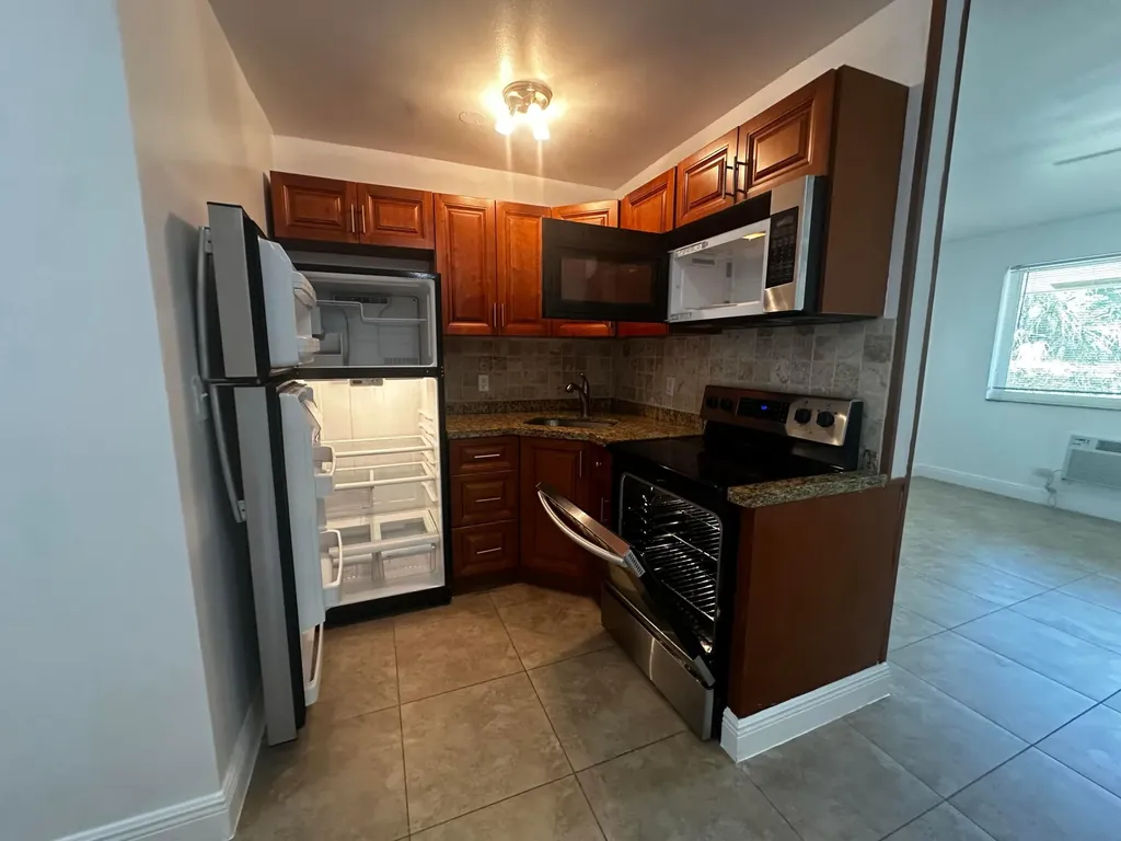 2000 NE 17th Street Fort Lauderdale FL 33305