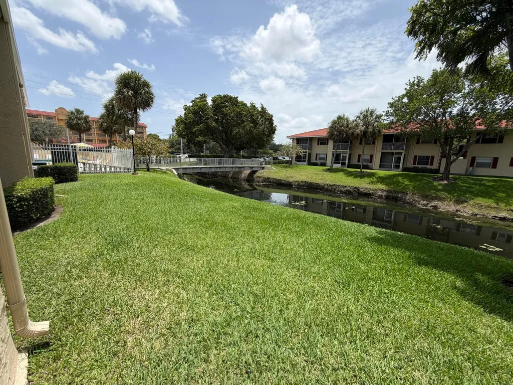 3652 N University Drive Coral Springs FL 33065