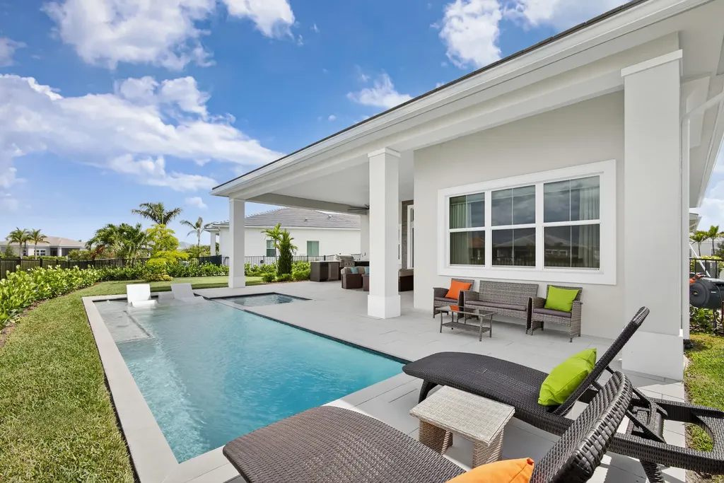 10109 Driftwood Way Palm Beach Gardens FL 33412
