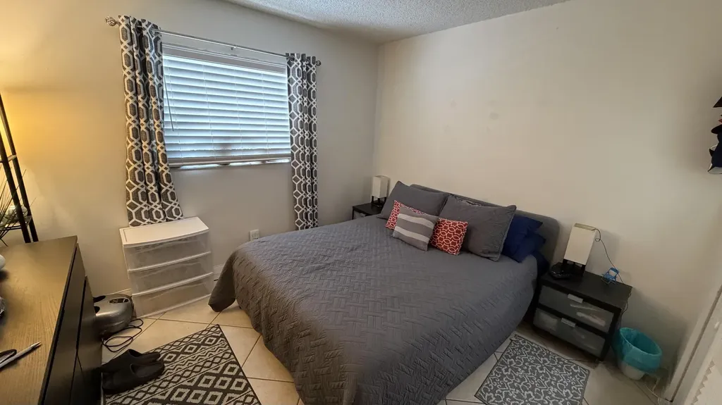 5192 NE 6th Avenue Oakland Park FL 33334