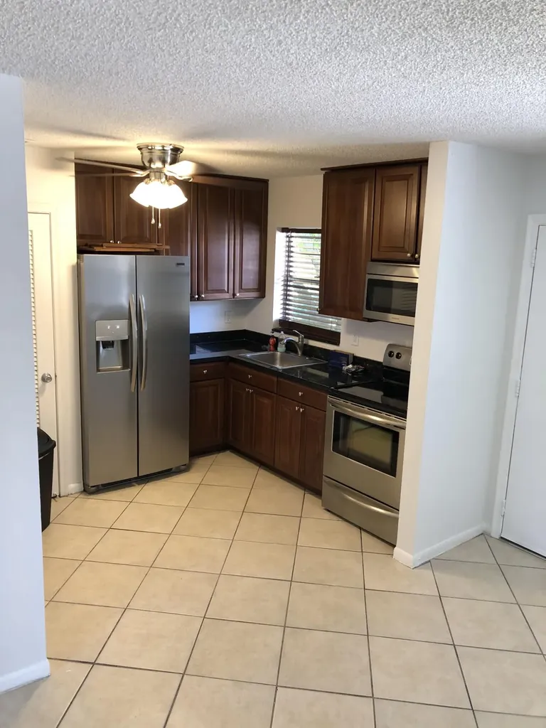 5192 NE 6th Avenue Oakland Park FL 33334