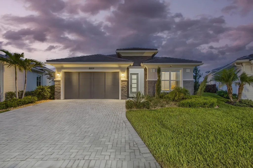 10109 Driftwood Way Palm Beach Gardens FL 33412