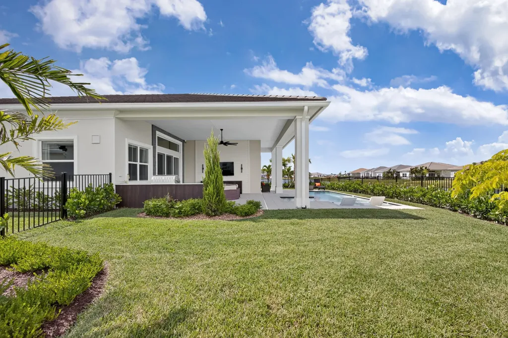 10109 Driftwood Way Palm Beach Gardens FL 33412