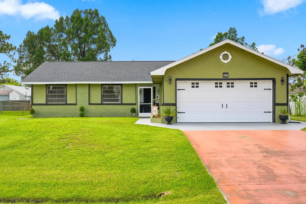 450 SE Thornhill Drive Port St Lucie FL 34983