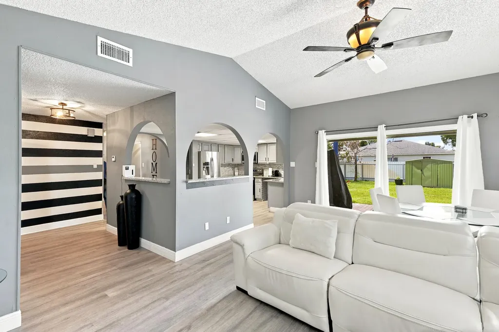 450 SE Thornhill Drive Port St Lucie FL 34983