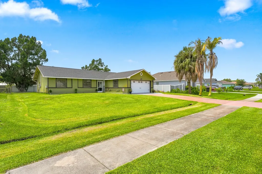 450 SE Thornhill Drive Port St Lucie FL 34983