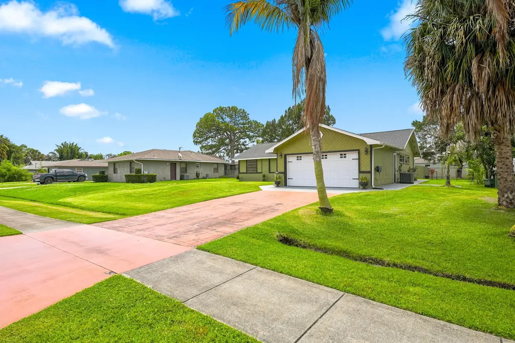 450 SE Thornhill Drive Port St Lucie FL 34983