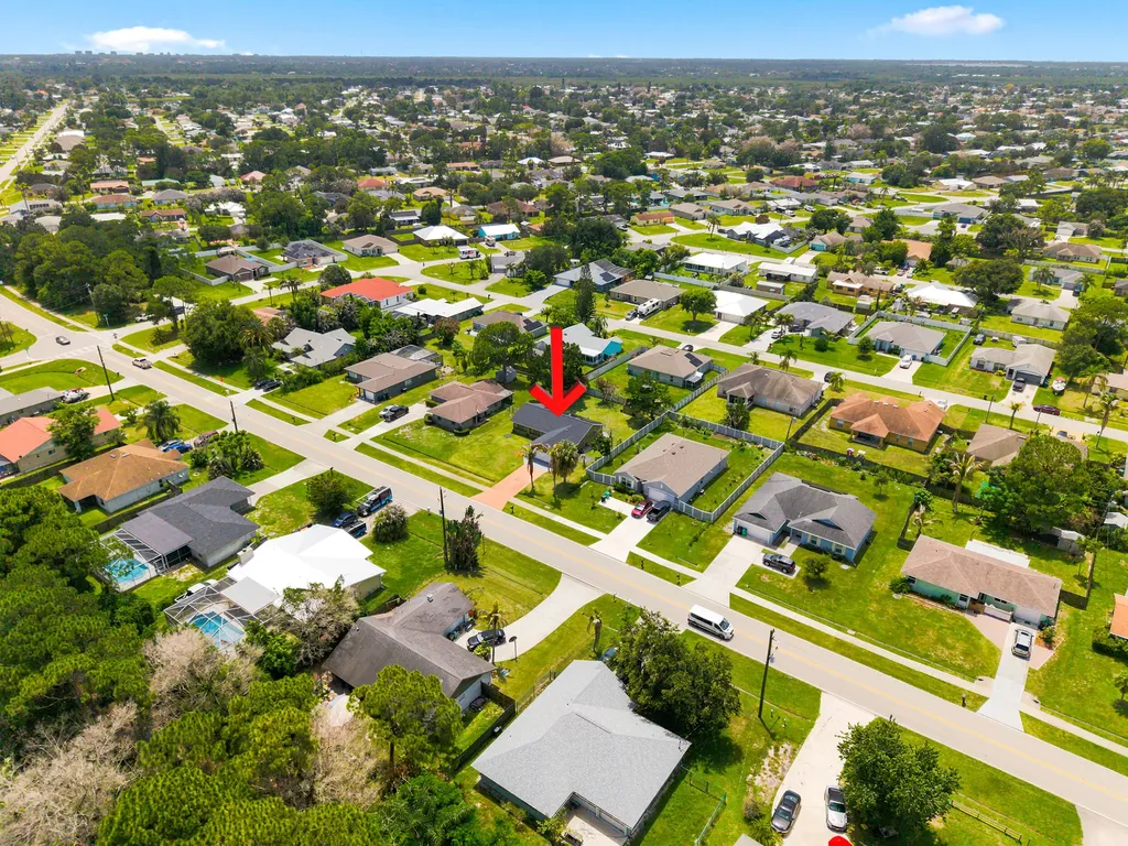 450 SE Thornhill Drive Port St Lucie FL 34983