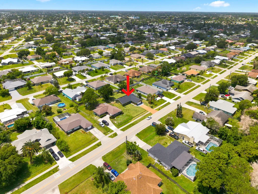 450 SE Thornhill Drive Port St Lucie FL 34983
