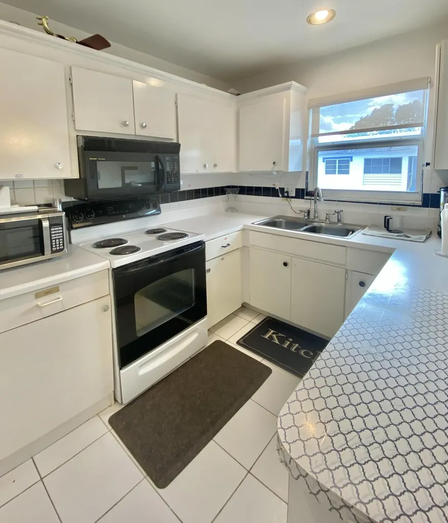 68 Stratford E West Palm Beach FL 33417