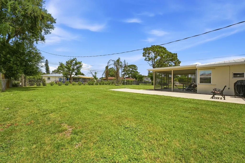 409 SE Gasparilla Avenue Port St Lucie FL 34983