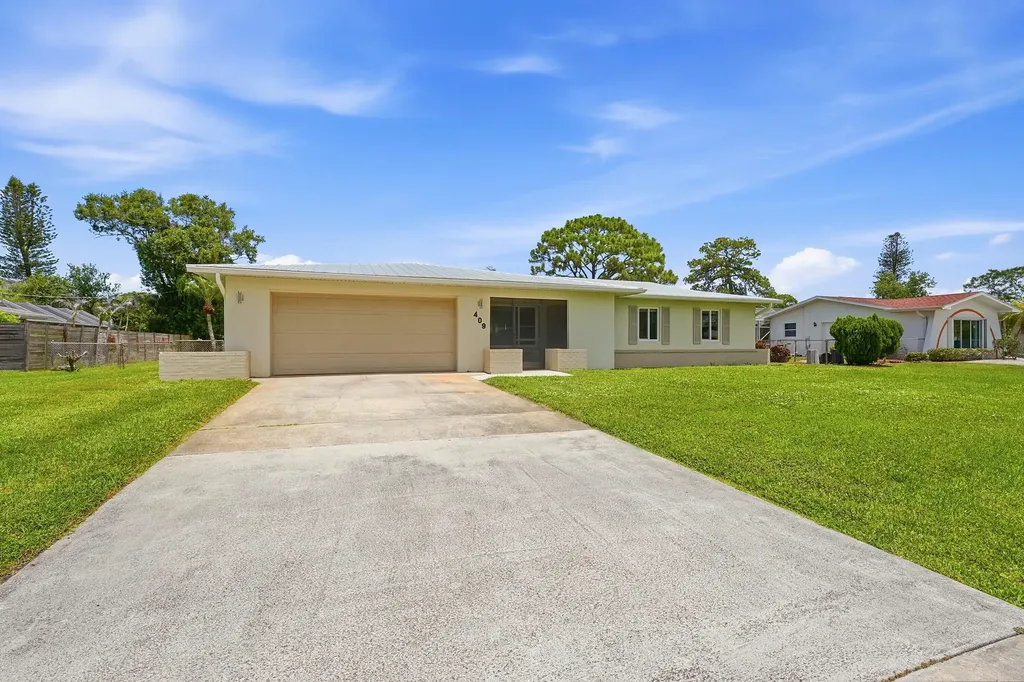 409 SE Gasparilla Avenue Port St Lucie FL 34983
