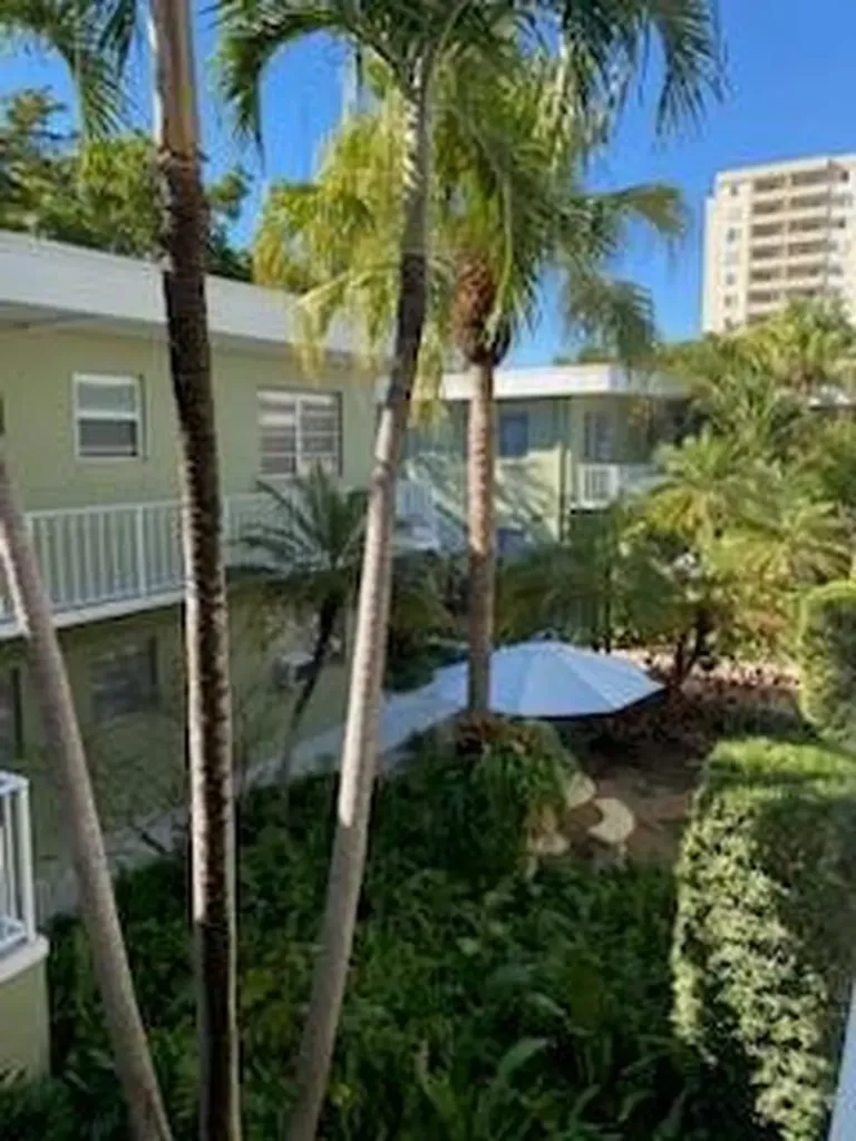 1911 NE 8th Court Fort Lauderdale FL 33304