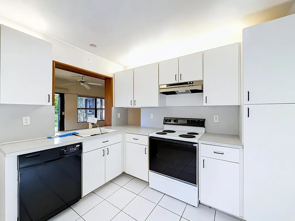 2208 Seagrape Circle Coconut Creek FL 33066