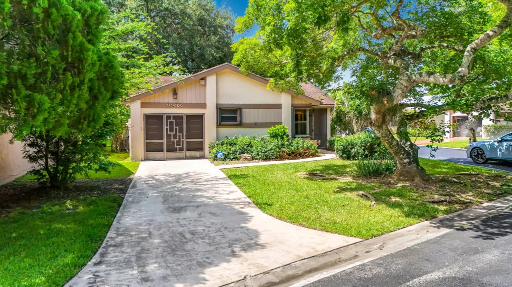 2208 Seagrape Circle Coconut Creek FL 33066