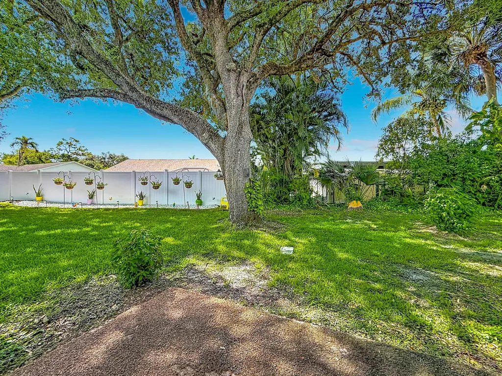 2208 Seagrape Circle Coconut Creek FL 33066