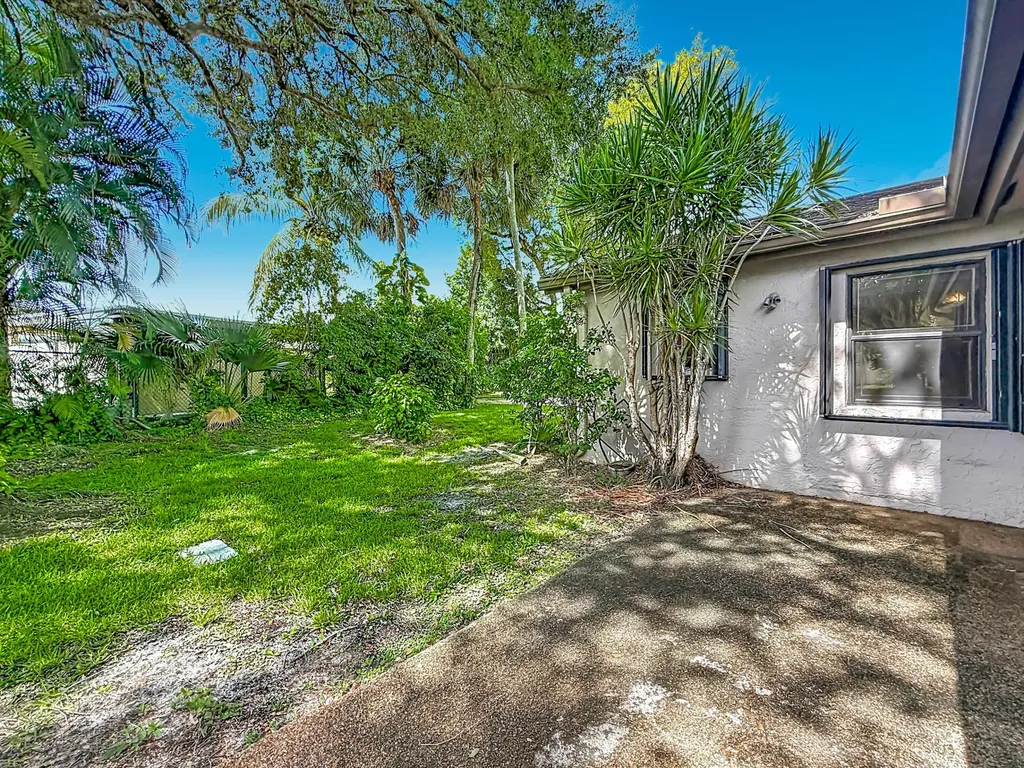 2208 Seagrape Circle Coconut Creek FL 33066