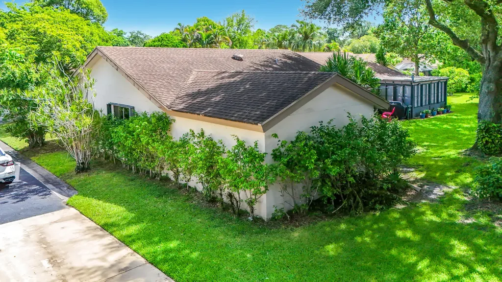 2208 Seagrape Circle Coconut Creek FL 33066