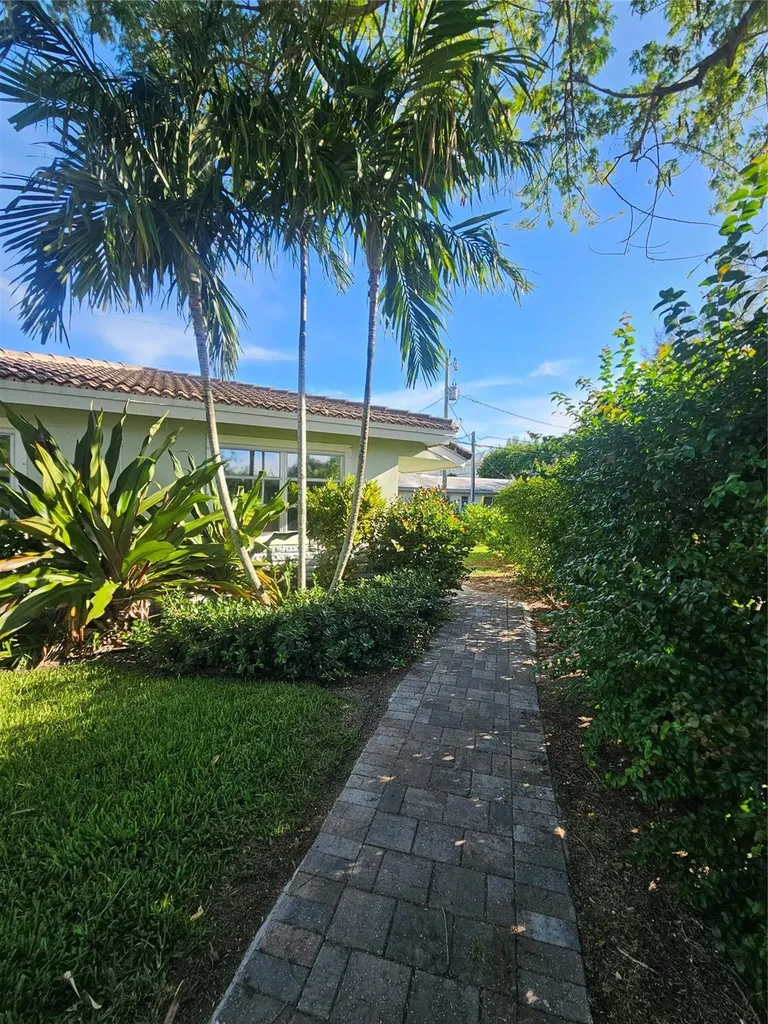 2110 NE 41st Street Lighthouse Point FL 33064
