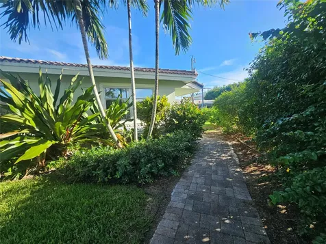 2110 NE 41st Street Lighthouse Point FL 33064