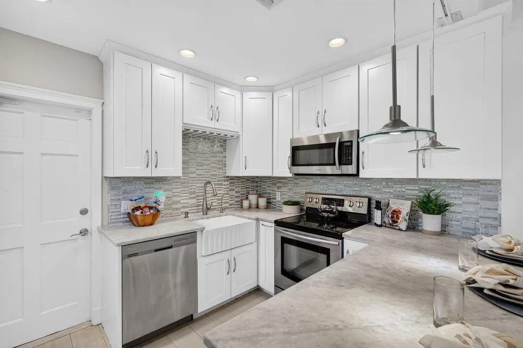 1318 SE 12th Way Fort Lauderdale FL 33316