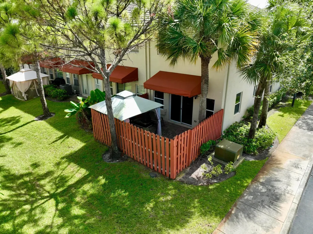 2952 NW 33rd Lane Lauderdale Lakes FL 33311