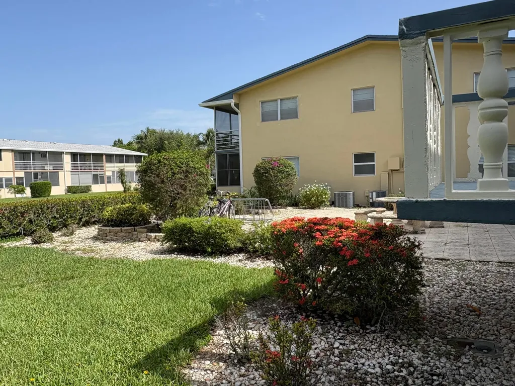 277 Chatham N West Palm Beach FL 33417